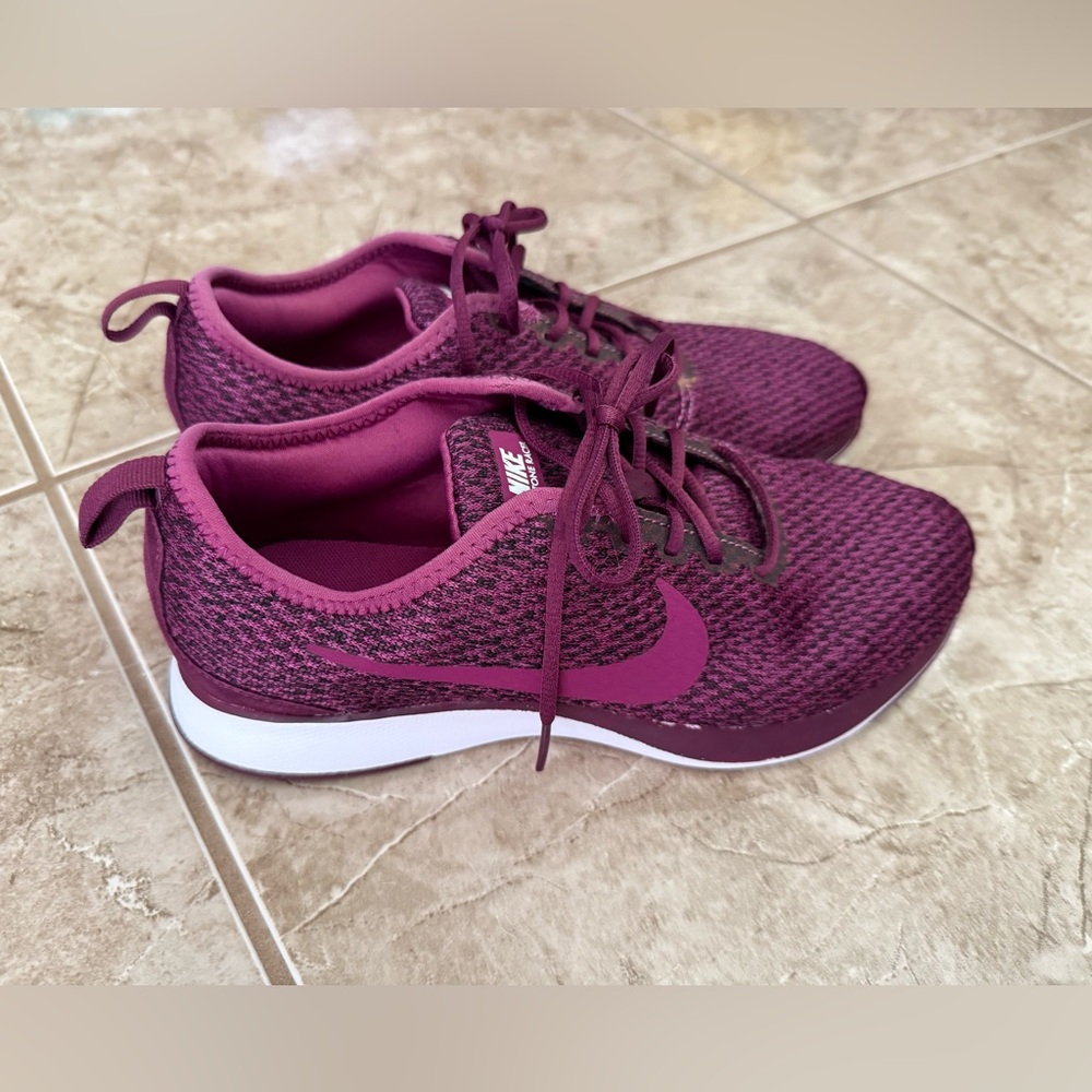 Used Women’s Nike Size 7Y